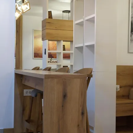 Apartment Garden Oasis *